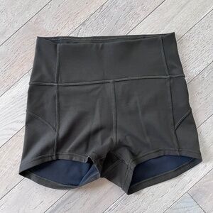 Lululemon Boogie Yoga Short Size 4 - Dark Green